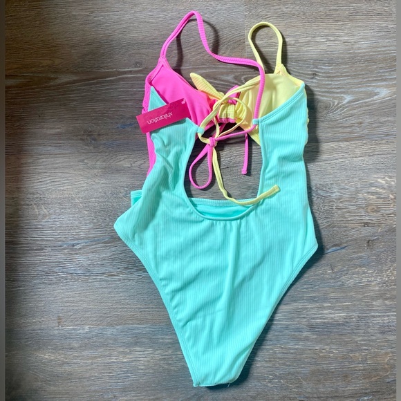 Colorblock Swimsuit - Picture 4 of 5